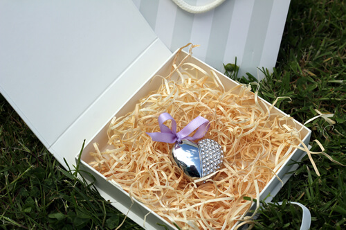 Jewelled Heart USB with Ivory Box and Wooden Wool