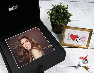 Square folio box with USB flash drive