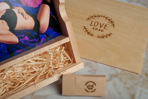 Laser engraved USB and 6 x 4 Maple Wood Print Box